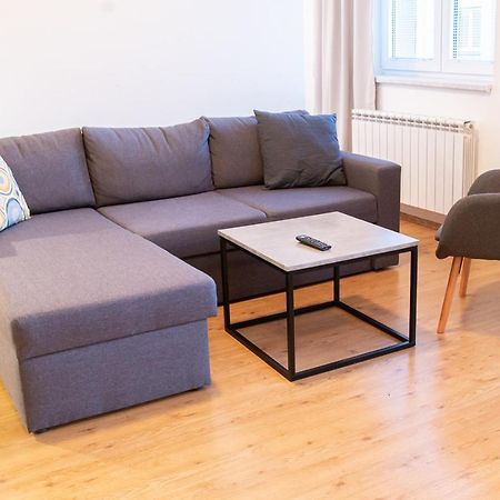 Yellow Apartment ออสตราวา ภายนอก รูปภาพ