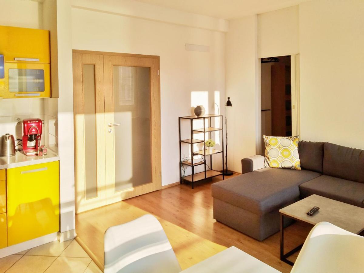 Yellow Apartment ออสตราวา ภายนอก รูปภาพ