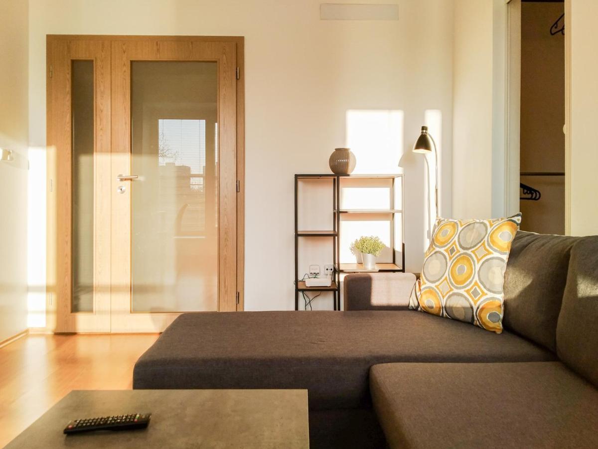 Yellow Apartment ออสตราวา ภายนอก รูปภาพ