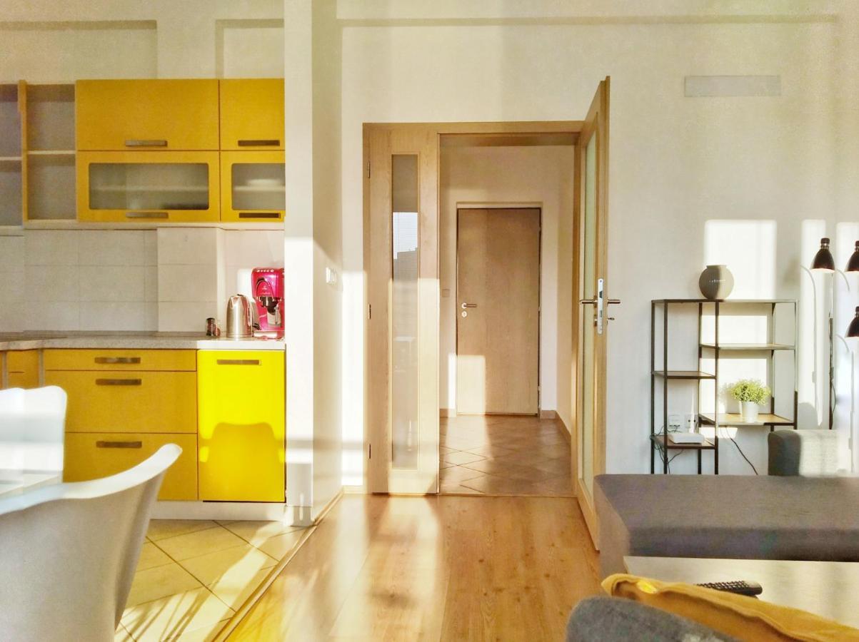 Yellow Apartment ออสตราวา ภายนอก รูปภาพ