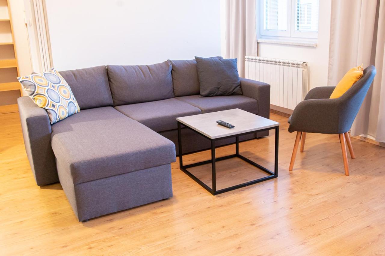 Yellow Apartment ออสตราวา ภายนอก รูปภาพ