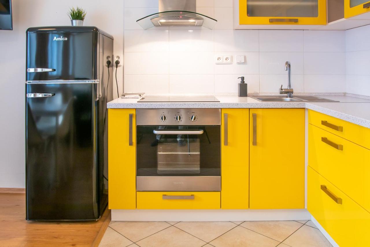 Yellow Apartment ออสตราวา ภายนอก รูปภาพ