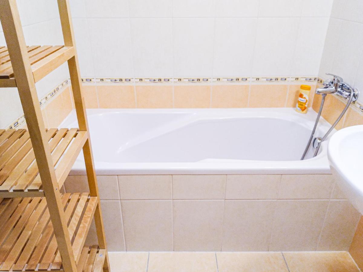 Yellow Apartment ออสตราวา ภายนอก รูปภาพ