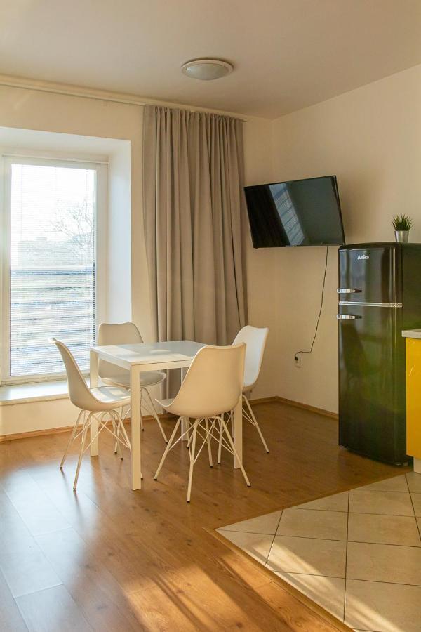 Yellow Apartment ออสตราวา ภายนอก รูปภาพ