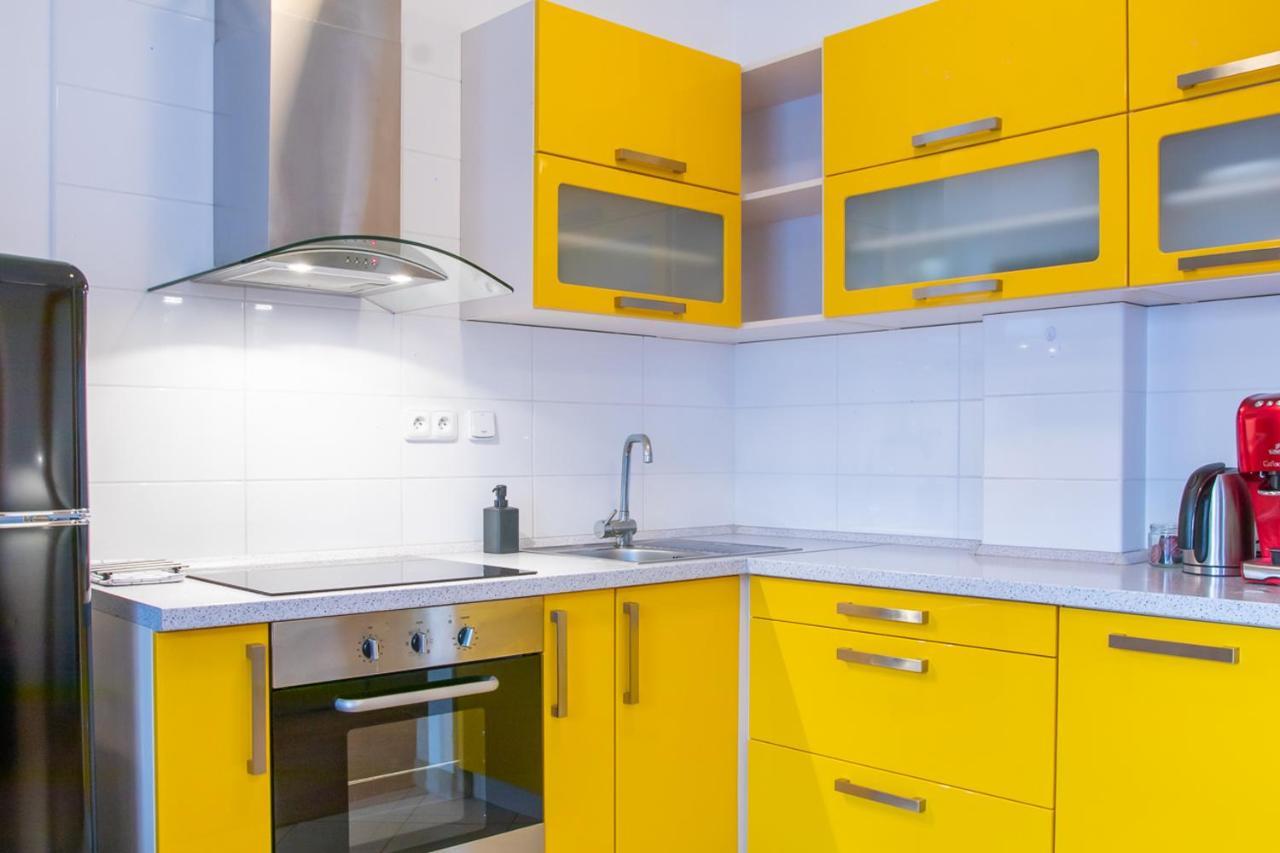 Yellow Apartment ออสตราวา ภายนอก รูปภาพ